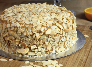 Torta de Yema con Almendras