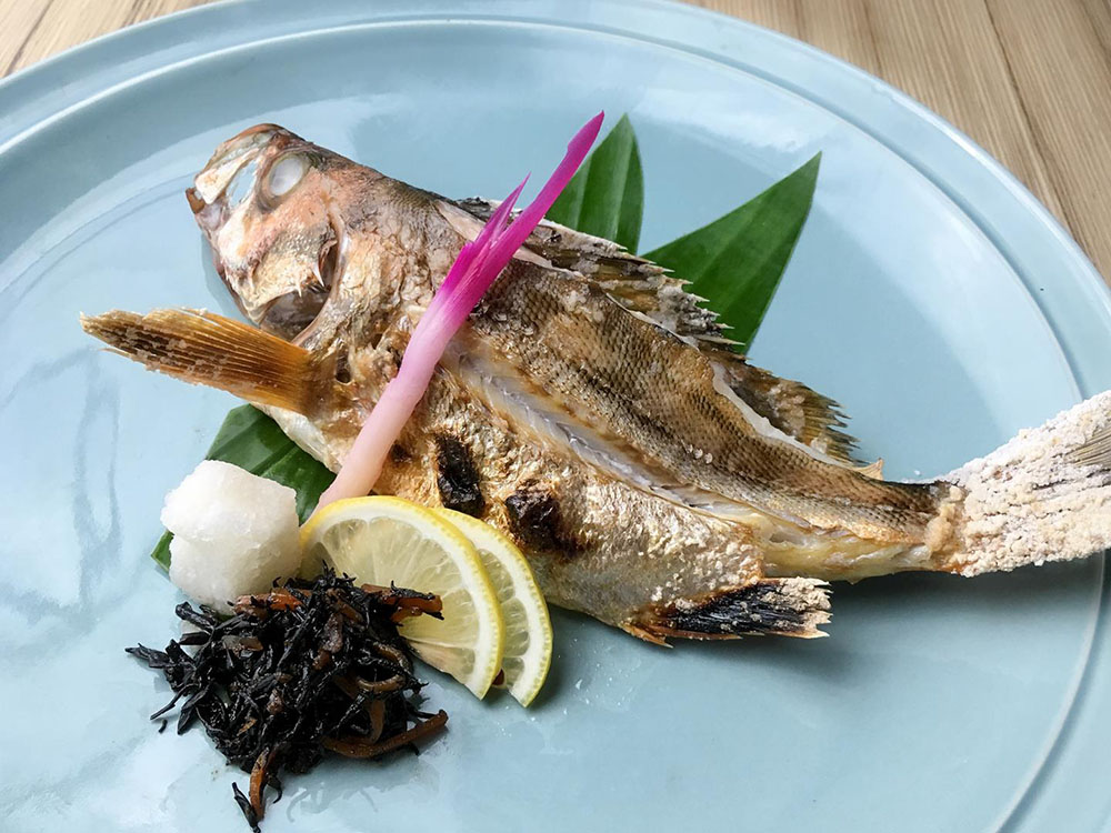 Mebaru shioyaki, boiled saltwater fish, is a purist's delight!