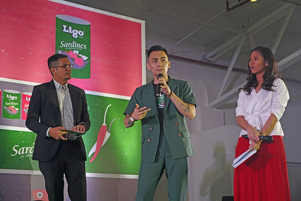 Macky Tung (center), Ligo Vice President for Advertising and Promotion reveals the new variants of Ligo: Calamansi, Tuyo, Fried Sardines in Portuguese Style, and Fried Sardines in Oyster Sauce.