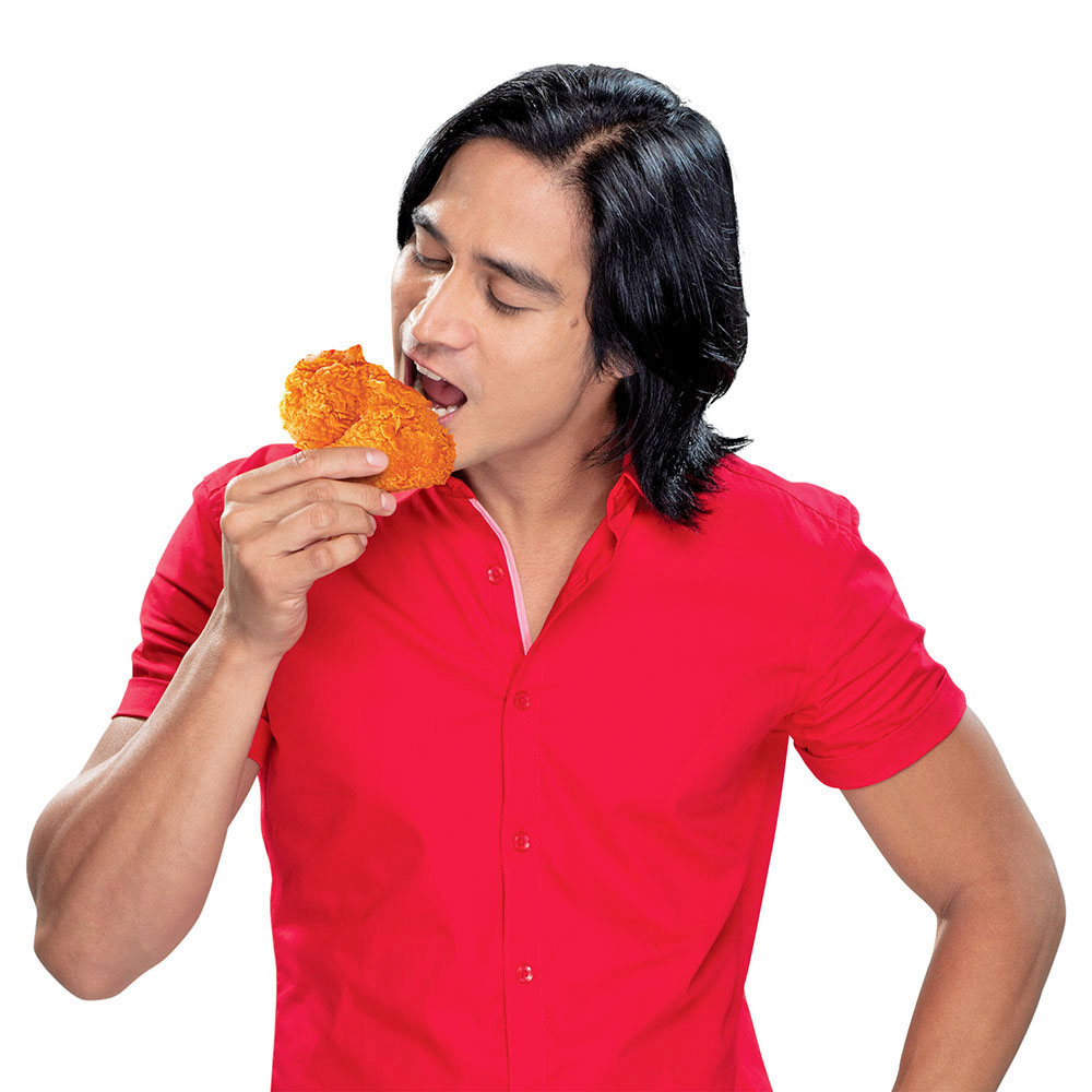 Things are about to get hot in here as Andok's first ever celebrity brand ambassador, Piolo Pascual, tries the all new Spicy Dokito which brings out the #anghangkulit in anyone who dares to try it.