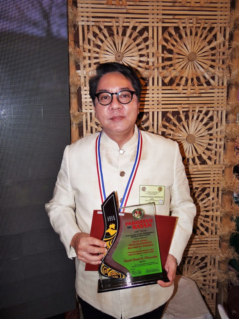 BAVI president Ronald Mascariñas with the Distinguished Alumnus Award in Entrepreneurship and Employment Creation.