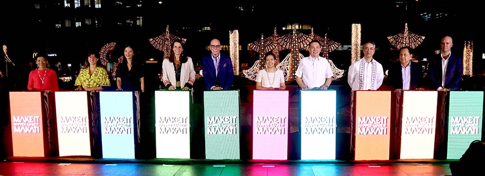 To showcase this year’s lights and decorations, Ayala Land executives and Makati’s officials led the lighting ceremony including (from left to right) SVP and Group Head of Strategic Land Bank Management Group Meean Dy, Paloma Urquijo, Alex Urquijo, Bea Zobel Jr., Ayala Land Inc. Chairman Emeritus Jaime Zobel de Ayala, Honorable Mayor Abby Binay, Ayala Land Inc. President and CEO Bobby Dy, Congressman Luis Campos, Board of Governor Makati Commercial Estate Association Cesar Campos, and Jaime Urquijo