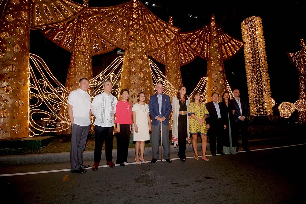 Ayala Land Inc. President and CEO Bobby Dy, Congressman Luis Campos, SVP and Group Head of Strategic Land Bank Management Group Meean Dy, Honorable Mayor Abby Binay, Ayala Land Inc. Chairman Emeritus Jaime Zobel de Ayala, Bea Zobel Jr., Paloma Urquijo, Board of Governor Makati Commercial Estate Association Cesar Campos, Alex Urquijo, and Jaime Urquijo.