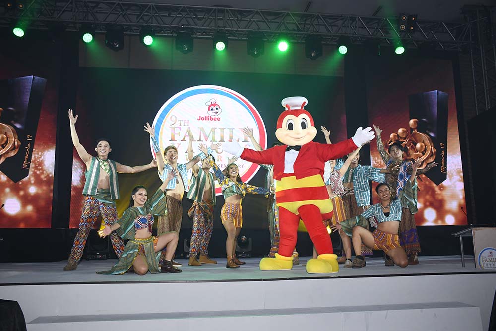 The 9th Jollibee Family Values Awards Night starts off on a high note with an opening performance from A-Team and Jollibee.