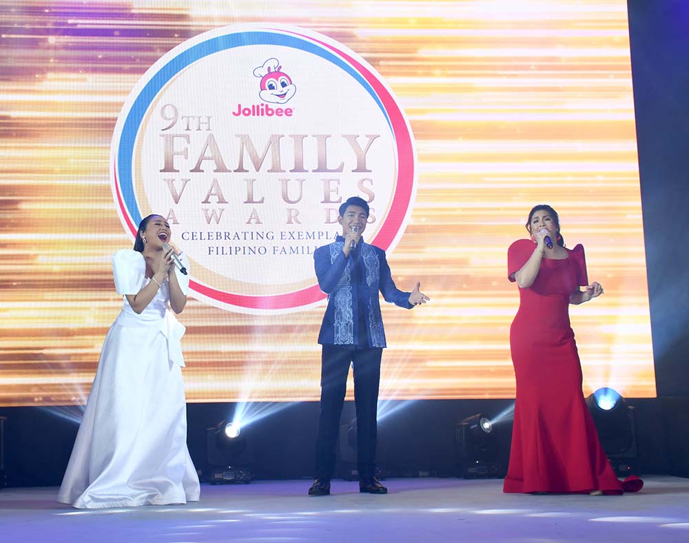 Powerhouse singers Morissette, Darren Espanto, and Regine Velasquez-Alcasid culminate the night with a robust performance of the song “Shine”.