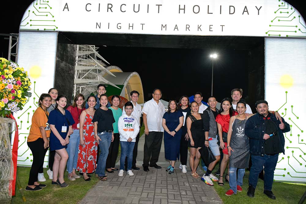 From L-R: Ynna Asistio, Jem Estrada, Tippy Dos Santos, Alyana Asistio, Nene Tamayo, Tommy Peñaflor, Glenda Garcia, Ayala Land Project Development Head, Strategic Landbank Management – Makati Shiella Aguilar, Alonzo Muhlach, Alveo Land Corporation President Robert Lao, PRCI Chairman Santiago Cua Jr., Janice De Belen, Tintin Bersola – Babao, Carmona Barangay Administrator Liberato Layug, Nikki Valdez, IC Mendoza, Lee O’ Brian, LJ Moreno – Alapag, Pokwang and Niño Muhlach.