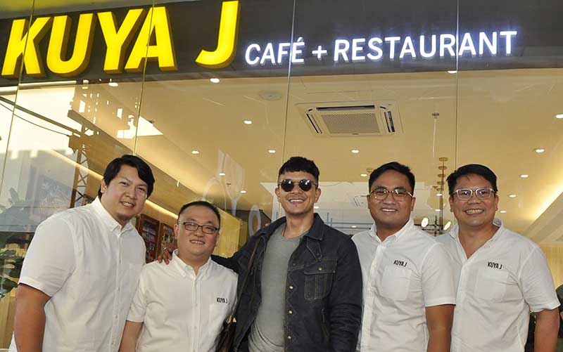 Jericho Rosales (Center) with (L-R): Comisario Central Inc. COO Anton Dator, Kuya J COO Richard Joseph Li, Kuya J Group CFO Francis Reyes and Kuya J Group marketing director Ton Gatmaitan