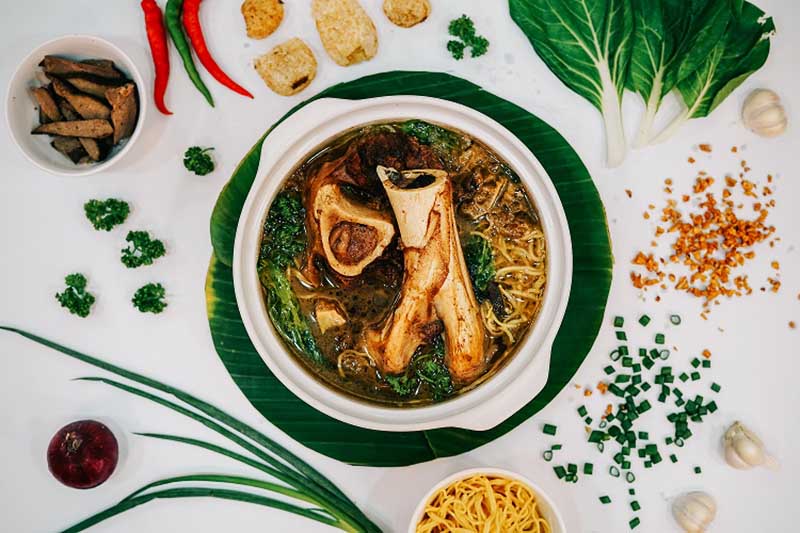 Bulalo Batchoy by Sabor Ilonggo is a combination of the usual batchoy recipe and another Filipino dish bulalo -- or popularly known in Western Visayas as cansi.