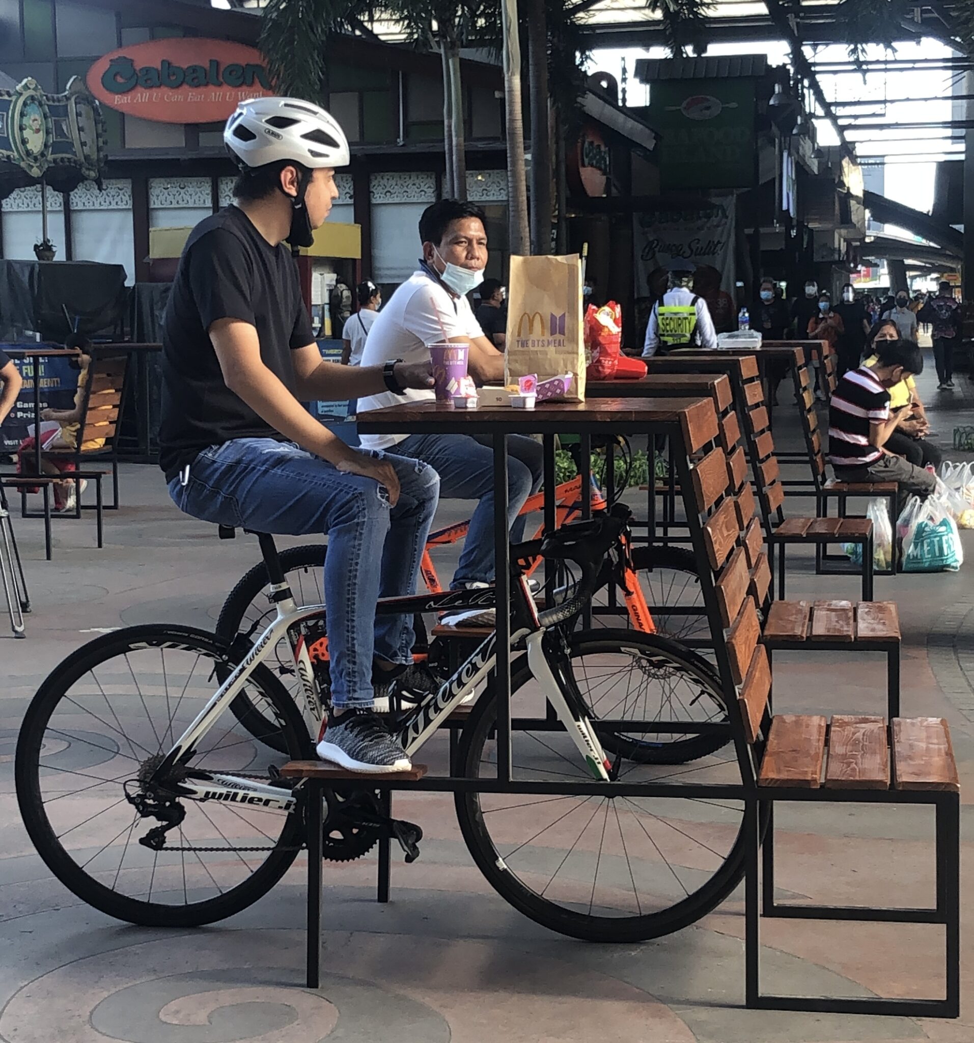 Enjoy an Al Fresco Dining Experience with Your Bike Buddies at Market